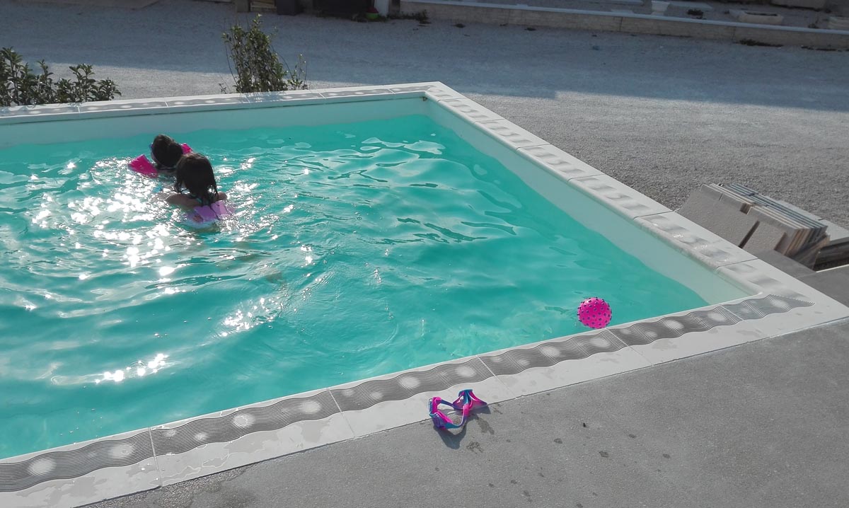 Murs Préfabriqués Pour Construction De Piscine Hors Sol En Béton