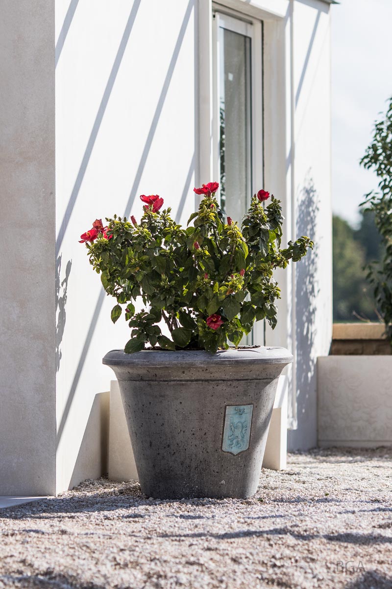Pot de fleurs rond en ciment sur pied Longeville - grossiste fleuriste